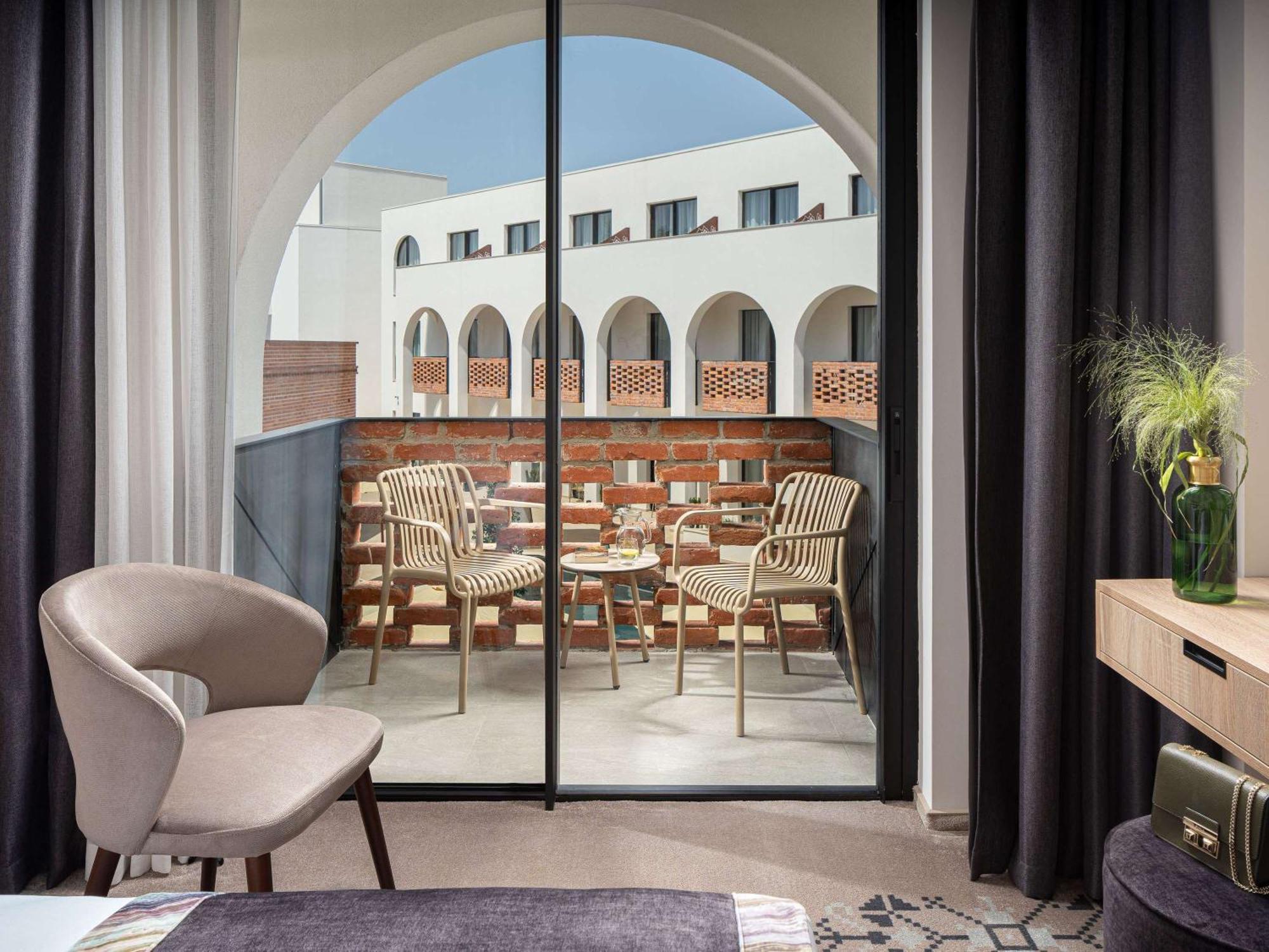 Mercure Conacul Cozieni 4*